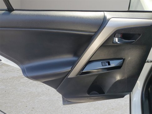 Used 2016 Toyota RAV4 Limited image 10