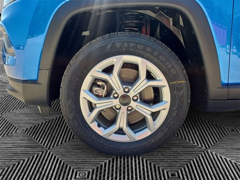 New 2025 Jeep Compass Latitude image 14