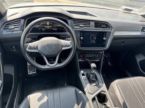 Certified 2023 Volkswagen Tiguan SE R-Line image 9