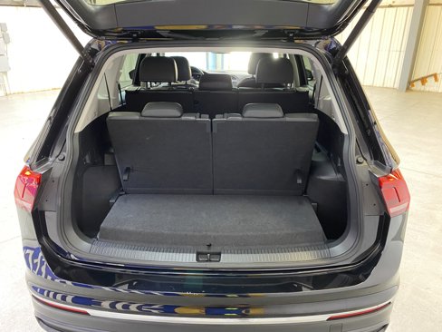 Used 2024 Volkswagen Tiguan SE image 29