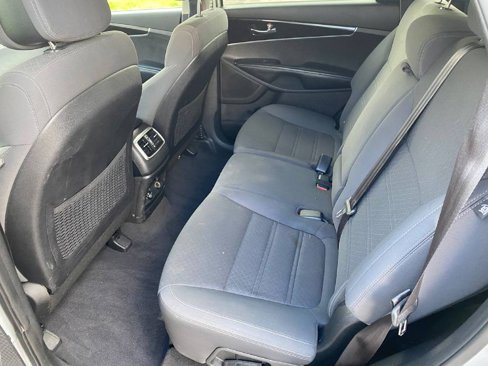 Used 2016 Kia Sorento LX image 9