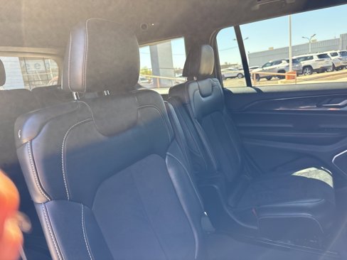 Used 2022 Jeep Grand Cherokee L Laredo image 22