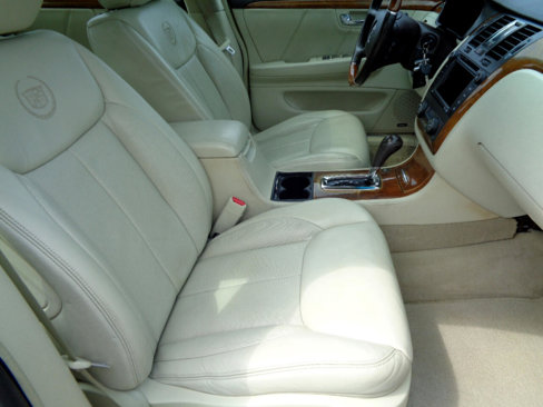 Used 2010 Cadillac DTS Platinum image 30