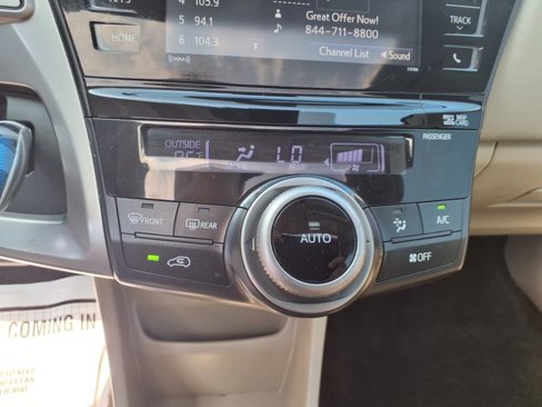 Used 2017 Toyota Prius V Five image 17