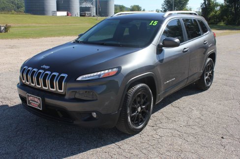 Used 2015 Jeep Cherokee Latitude w/ Cold Weather Group image 2