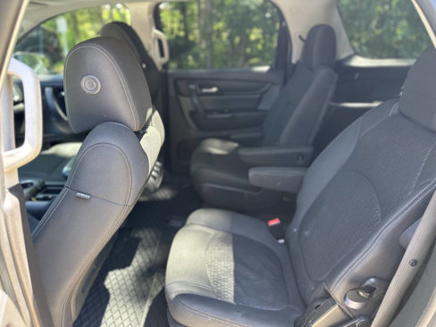 Used 2015 GMC Acadia SLE image 11