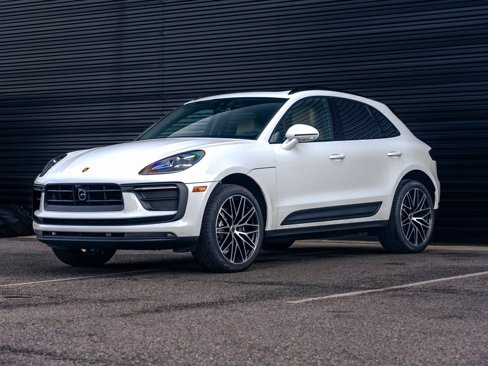 Used 2025 Porsche Macan image 1