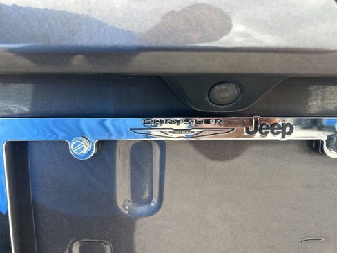 Used 2018 Jeep Grand Cherokee Laredo image 19