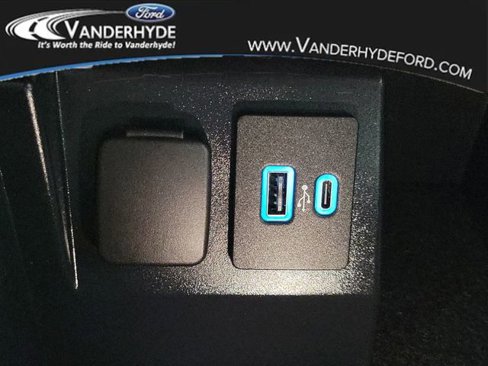 Used 2022 Ford Explorer XLT image 30