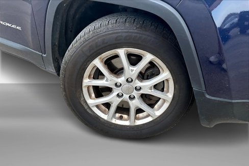 Used 2016 Jeep Cherokee Latitude image 3