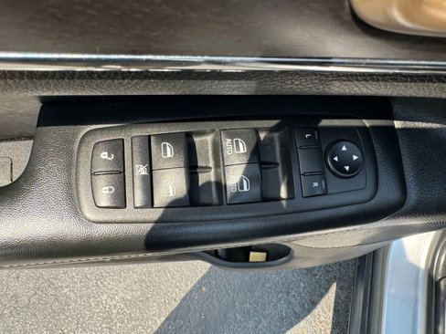 Used 2014 Jeep Grand Cherokee Limited w/ Luxury Group II image 10