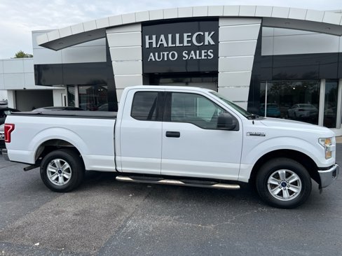 Used 2015 Ford F150 XLT image 1