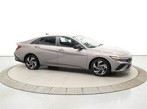 Used 2025 Hyundai Elantra Sport w/ Cargo Package image 9
