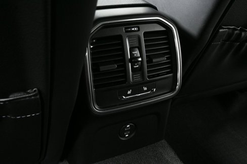 Certified 2025 Porsche Macan image 22
