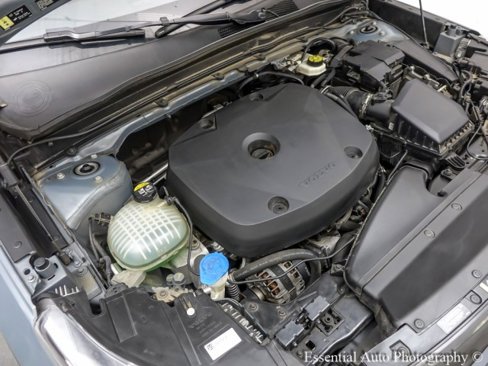 Used 2020 Volvo XC40 T4 R-Design image 35