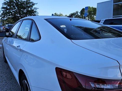 Certified 2024 Volkswagen Jetta Sport image 9