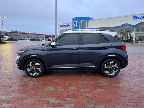 Used 2021 Hyundai Venue image 2
