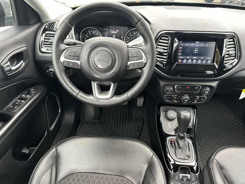 Used 2020 Jeep Compass Latitude image 17
