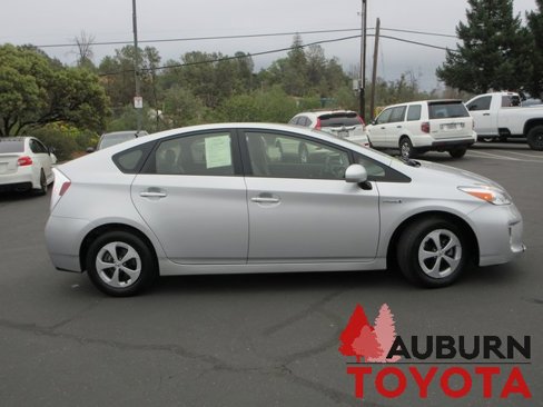 Used 2015 Toyota Prius Two image 3