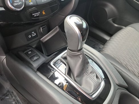 Used 2020 Nissan Rogue SV w/ Sun & Sound Touring Package image 27