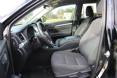 Used 2019 Toyota Highlander LE image 17