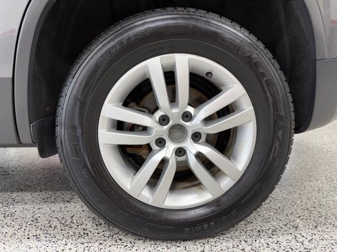Used 2016 Volkswagen Tiguan S image 19