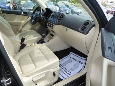 Used 2015 Volkswagen Tiguan SE image 18