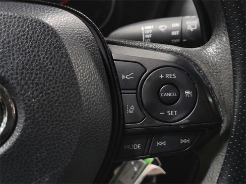 Used 2020 Toyota RAV4 LE image 19