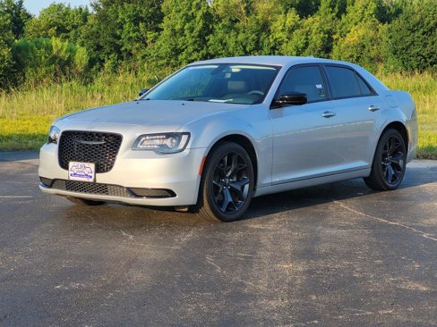 Used 2023 Chrysler 300 Touring w/ Sport Appearance Package image 3