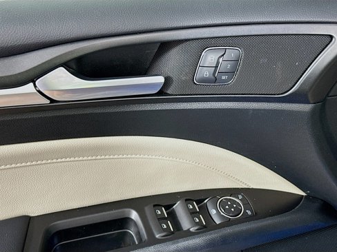Used 2017 Ford Fusion Titanium image 15