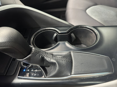 Used 2018 Toyota Camry LE image 25