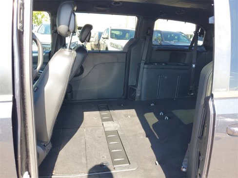 Used 2013 Dodge Grand Caravan R/T w/ Driver Convenience Group image 12