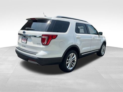 Used 2019 Ford Explorer XLT w/ Equipment Group 202A image 5