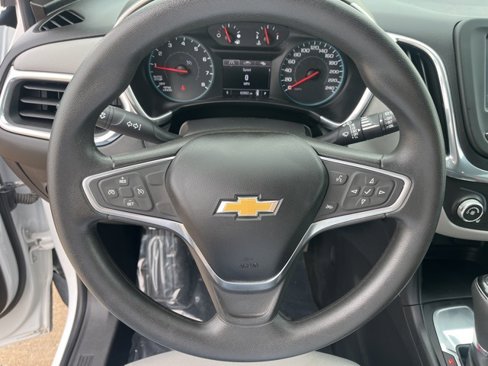 Used 2018 Chevrolet Equinox LS image 18