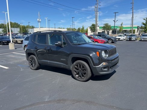 Used 2016 Jeep Renegade Latitude image 2