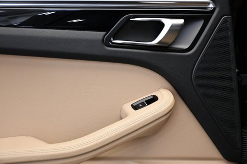 Certified 2021 Porsche Macan image 43