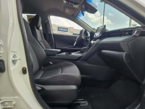 Used 2021 Toyota Venza LE w/ Carpet Mat Package (TMS) image 25