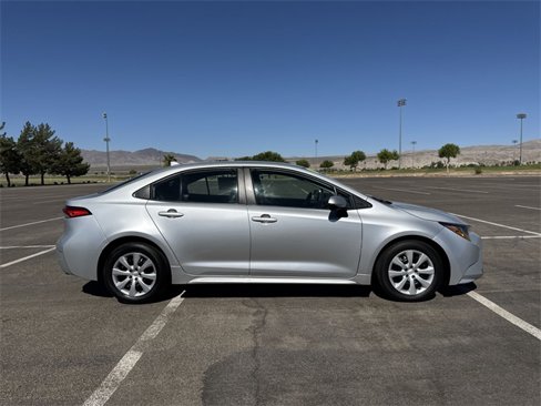 Used 2023 Toyota Corolla LE image 4