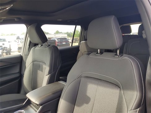 New 2025 Jeep Grand Cherokee L Laredo image 16