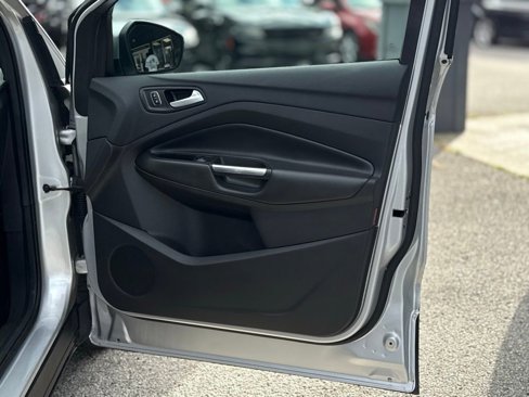 Used 2017 Ford Escape SE w/ Equipment Group 201A image 16