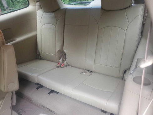 Used 2010 Buick Enclave CXL image 25
