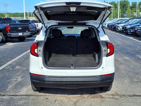 Used 2022 GMC Terrain SLE image 25