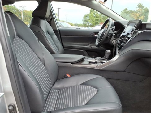 Used 2024 Toyota Camry SE image 5