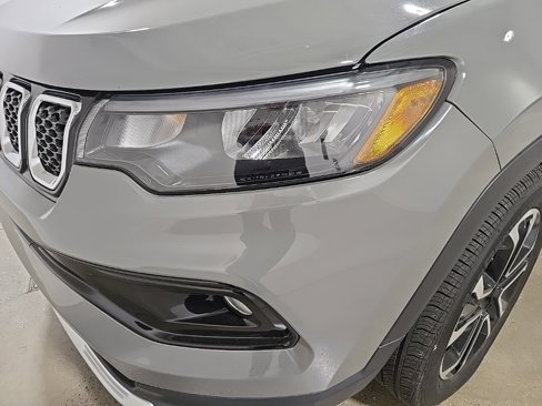 Used 2024 Jeep Compass Limited image 19