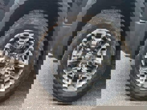 Used 2019 Jeep Cherokee Trailhawk w/ Cold Weather Group image 14