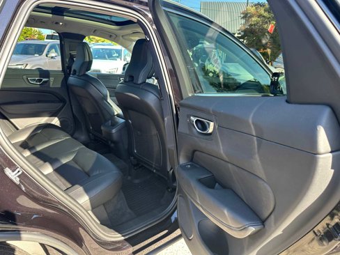 Used 2021 Volvo XC60 T5 Momentum w/ Premium Package image 13