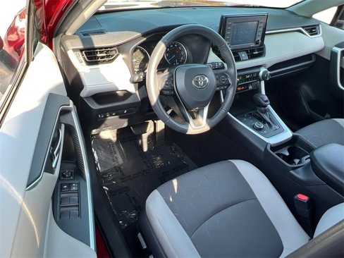 Used 2020 Toyota RAV4 XLE image 7