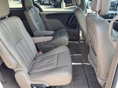 Used 2016 Chrysler Town & Country Touring image 20