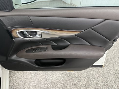 Used 2011 INFINITI M56 x w/ Deluxe Touring Pkg image 34