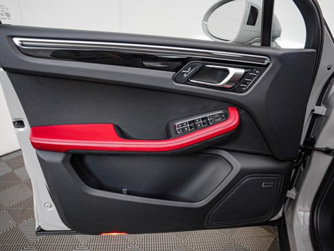 Certified 2024 Porsche Macan w/ Premium Plus Package image 27